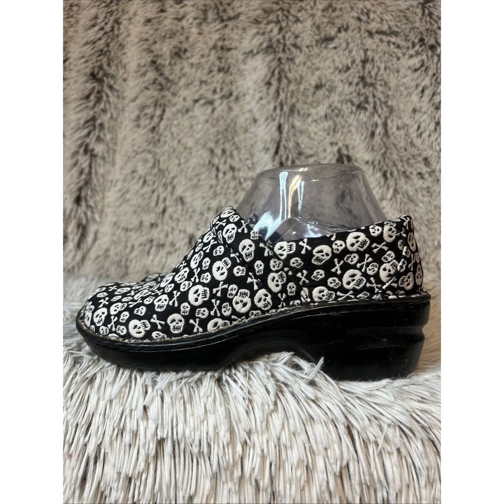 Boc Born Peggy Skull Print Slip On Wedge Comfort Clogs Black White Sz 7M C13033 - Picture 4 of 13